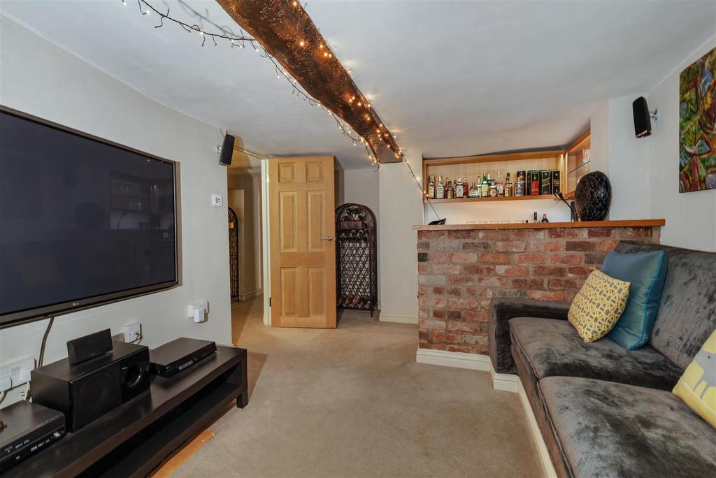 Bar/TV Room