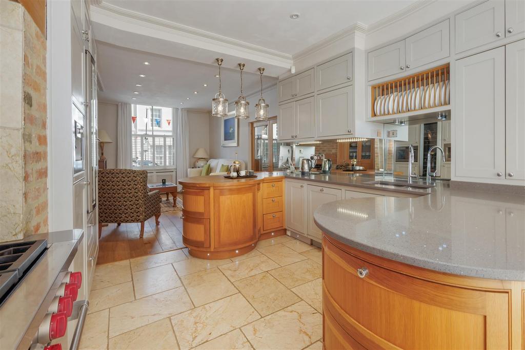 Open-Plan Breakfast Kitchen/Sitting/Dining Room