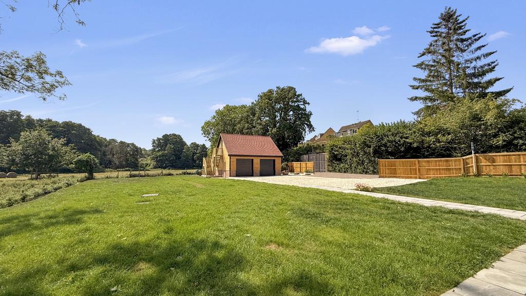 Front garden/driveway