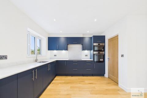 5 bedroom detached house to rent, Cleveland Avenue, Long Eaton, Nottingham