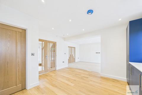 5 bedroom detached house to rent, Cleveland Avenue, Long Eaton, Nottingham