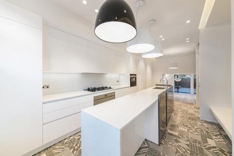 5 bedroom terraced house to rent, Bowerdean Street, Fulham