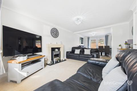 11 Robin Close, Uttoxeter, ST14 8TP