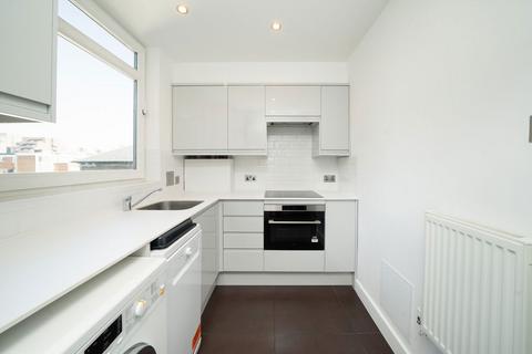 1 bedroom flat for sale, Carlton Drive, London SW15