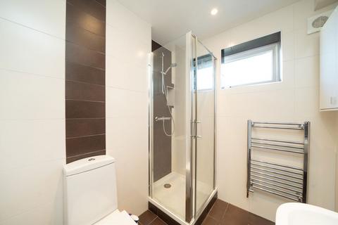 1 bedroom flat for sale, Carlton Drive, London SW15
