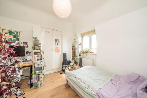 3 bedroom flat for sale, Queens Crescent, London NW5