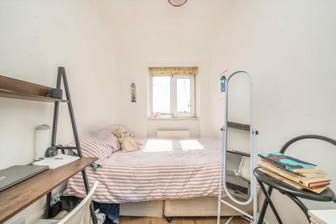 3 bedroom flat for sale, Queens Crescent, London NW5