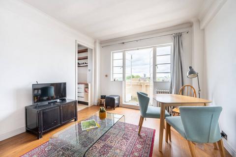 Studio to rent, Palace Gardens Terrace, Notting Hill Gate, London, W8