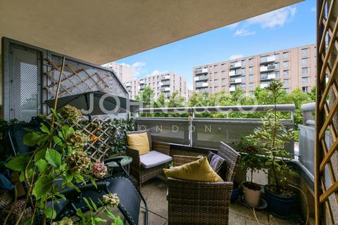 3 bedroom apartment to rent, Wards Wharf Approach, London, E16