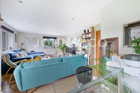 3 bedroom apartment to rent, Wards Wharf Approach, London, E16