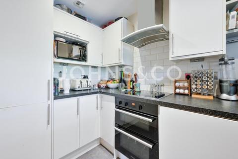 3 bedroom apartment to rent, Wards Wharf Approach, London, E16