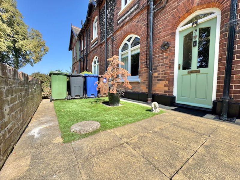 Front garden view 2