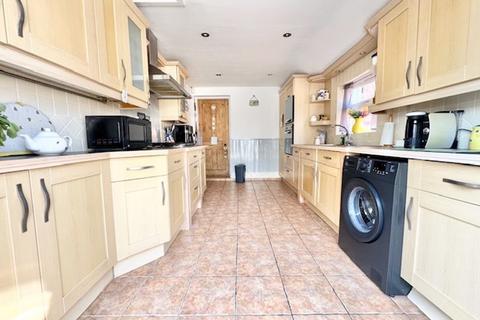 3 bedroom terraced house for sale, LITTLEFIELD LANE, GRIMSBY