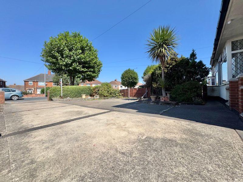 Front garden view 2