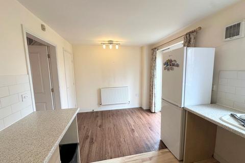 3 bedroom terraced house to rent, Brick Kiln Way, Warwickshire CV12