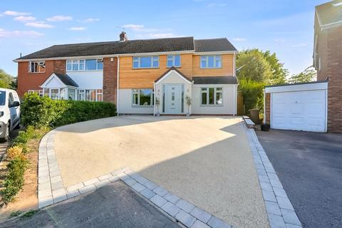 16 Ambergate Close, Walsall, WS3 3RH