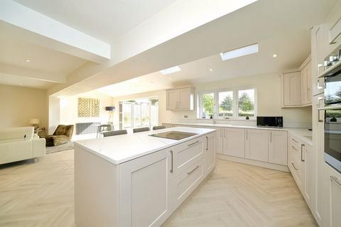 16 Ambergate Close, Walsall, WS3 3RH
