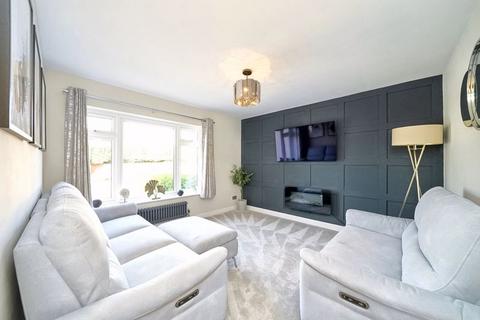 16 Ambergate Close, Walsall, WS3 3RH
