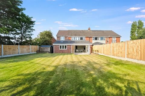 16 Ambergate Close, Walsall, WS3 3RH