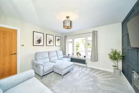 16 Ambergate Close, Walsall, WS3 3RH