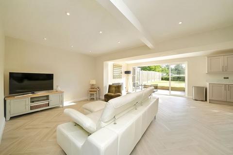16 Ambergate Close, Walsall, WS3 3RH