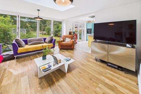 3 bedroom detached house for sale, 128 Horncastle Road, Woodhall Spa - IN OVER 2 ACRES (sts)