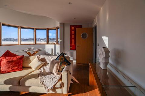 2 bedroom penthouse for sale, Cathedral Walk, , BS1
