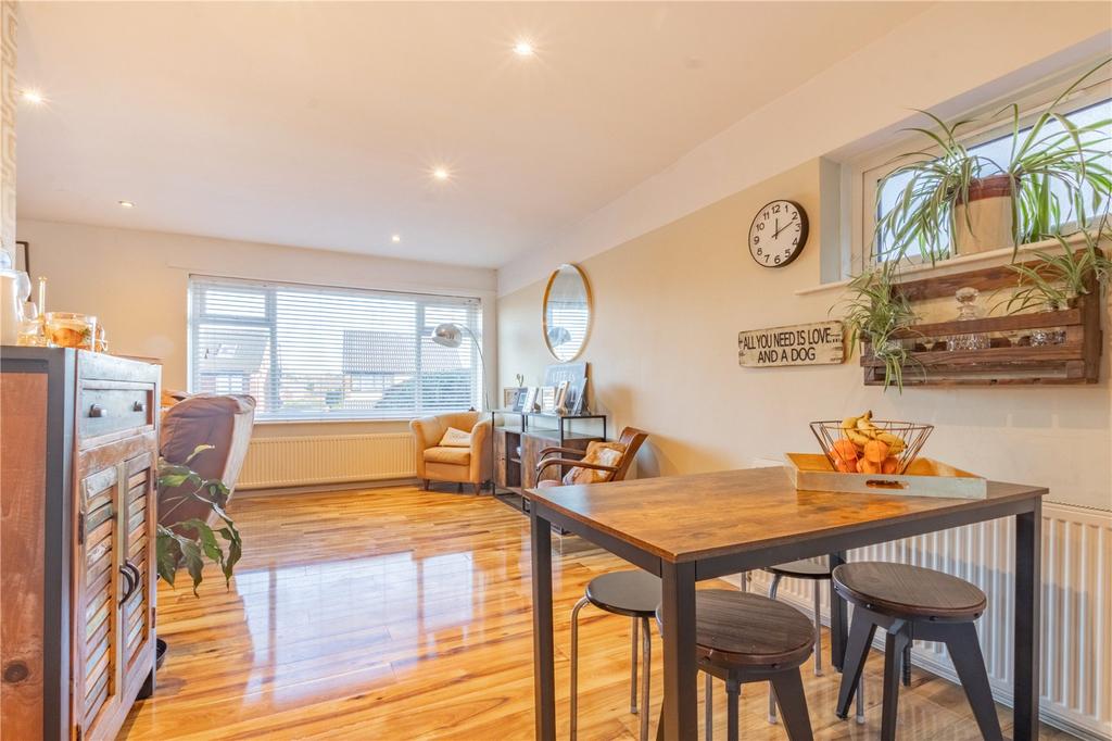 Lounge/Dining Room
