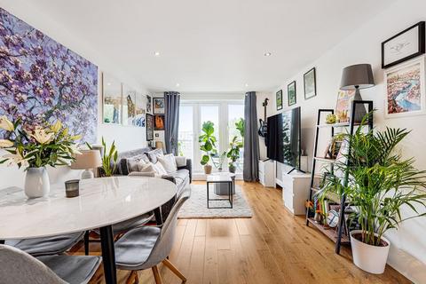 2 bedroom apartment for sale, Seven Kings Way, Kingston Upon Thames KT2 5BU