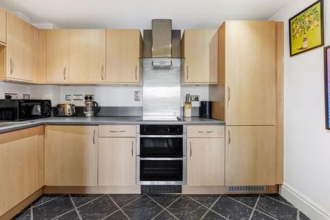 2 bedroom apartment for sale, Seven Kings Way, Kingston Upon Thames KT2 5BU