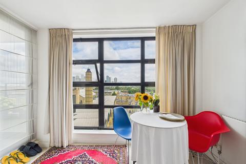 undefined, Burrells Wharf Square, London, E14