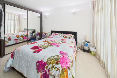 undefined, Burrells Wharf Square, London, E14