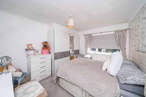 20 Barton Lane, Kingswinford, DY6 9EY
