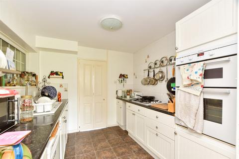 46 Felbridge Close, East Grinstead, RH19 2BN