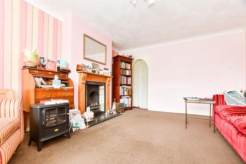 46 Felbridge Close, East Grinstead, RH19 2BN