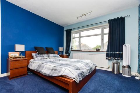 46 Felbridge Close, East Grinstead, RH19 2BN
