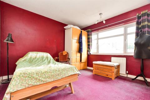 46 Felbridge Close, East Grinstead, RH19 2BN