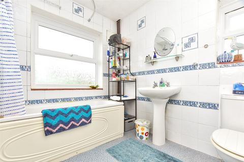 46 Felbridge Close, East Grinstead, RH19 2BN