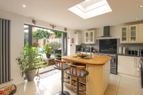16 Bembridge Drive, Northampton, NN2 6LZ