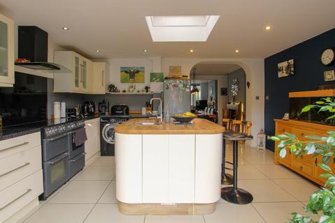 16 Bembridge Drive, Northampton, NN2 6LZ