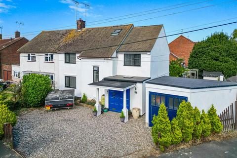 14 Olivers Crescent, Great Wakering, Southend-on-sea, SS3 0ES