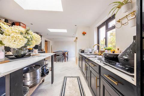 14 Olivers Crescent, Great Wakering, Southend-on-sea, SS3 0ES