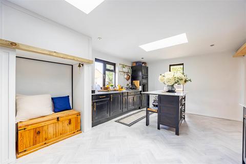 14 Olivers Crescent, Great Wakering, Southend-on-sea, SS3 0ES