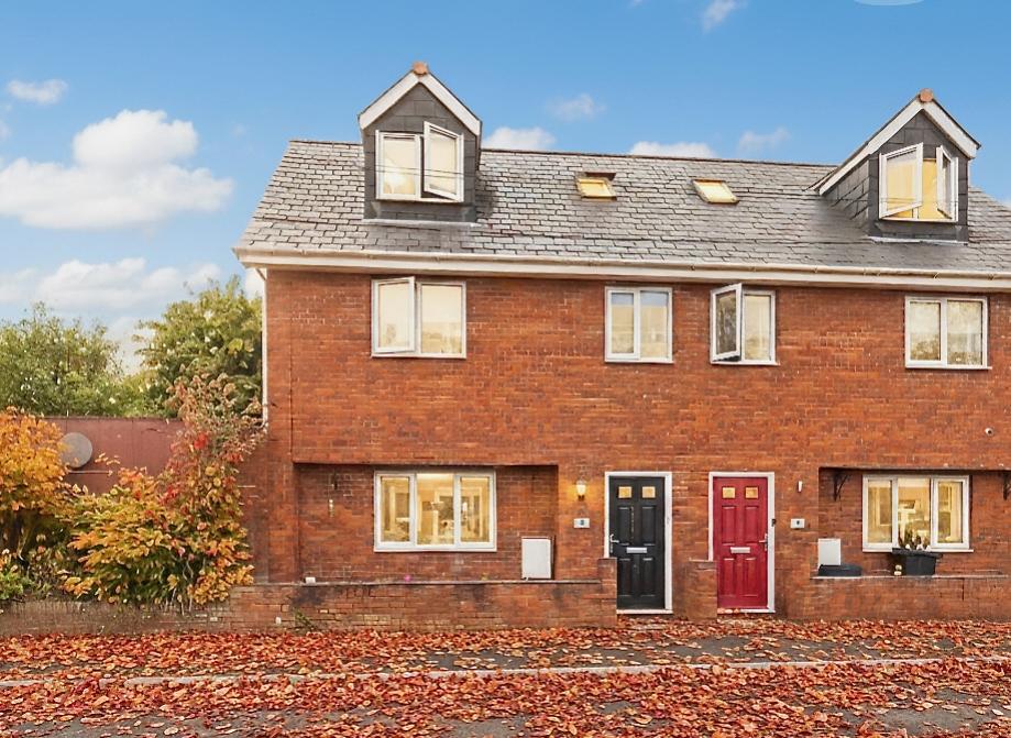 FORGE WAY, CULLOMPTON EX15 3 bed semi-detached house - £220,000
