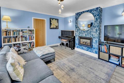 16 School Street, Greetland, Halifax, HX4 8JB