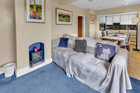 16 School Street, Greetland, Halifax, HX4 8JB