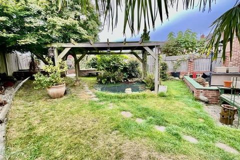 4 bedroom semi-detached house for sale, Hastilar Road South, Sheffield, S13 8LE