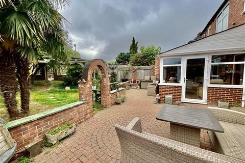 4 bedroom semi-detached house for sale, Hastilar Road South, Sheffield, S13 8LE