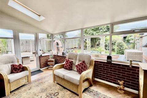 4 bedroom semi-detached house for sale, Hastilar Road South, Sheffield, S13 8LE