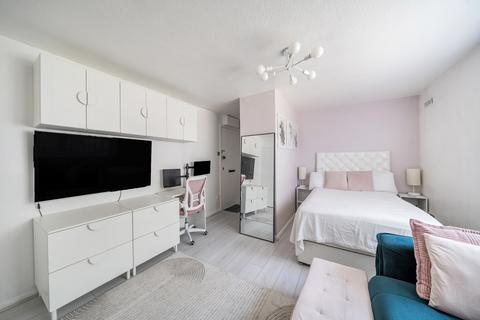 undefined, Aylsham Drive, Ickenham, Uxbridge